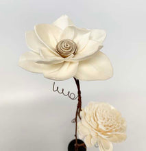 Load image into Gallery viewer, Redheart Dry Bud Vase