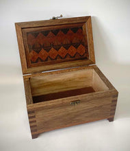 Load image into Gallery viewer, Diamond Pattern Keepsake Box