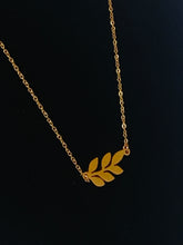 Load image into Gallery viewer, Gold Leaf Necklace