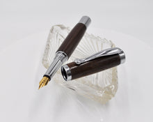 Load image into Gallery viewer, "Charles" Retro Fountain Pen