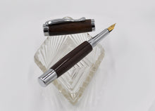 Load image into Gallery viewer, &quot;Charles&quot; Retro Fountain Pen
