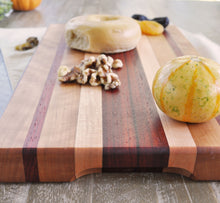 Load image into Gallery viewer, Redheart &amp; Oak Cutting Board
